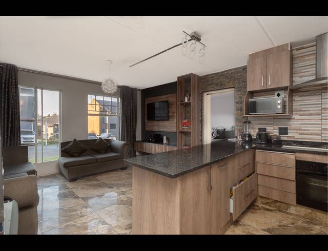 1 BEDROOM TOWNHOUSE FOR SALE IN ALAN MANOR